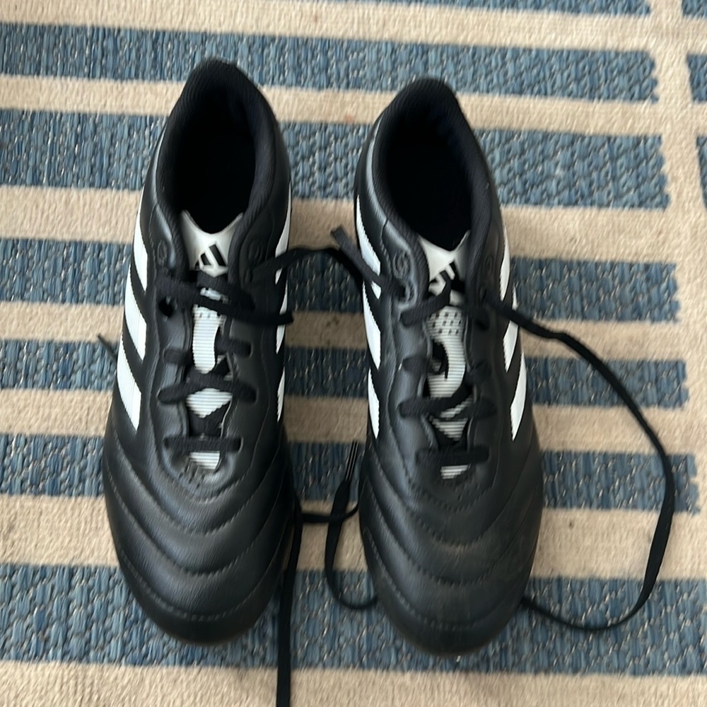 Boys adidas soccer cleats size 7